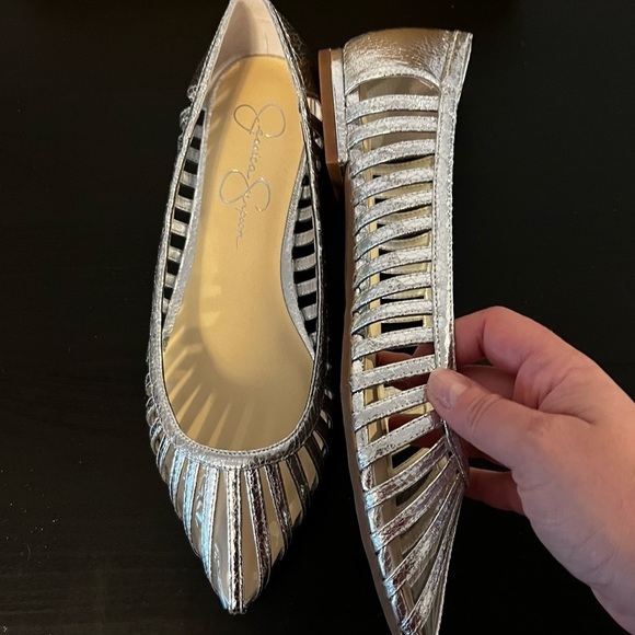 JESSICA SIMPSON CRINAH vegan sliver flats - Picture 4 of 9